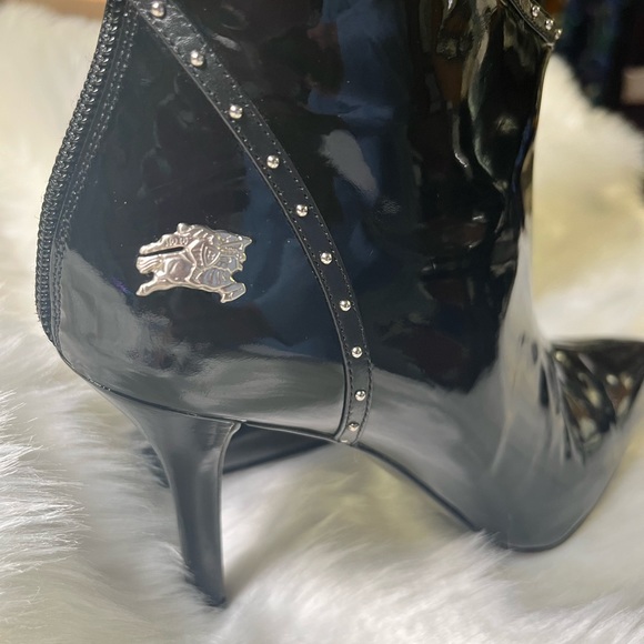 Authentic Beautiful Rockstar Black Patent Burberry Ankle Boots w/ Studs - Picture 10 of 16